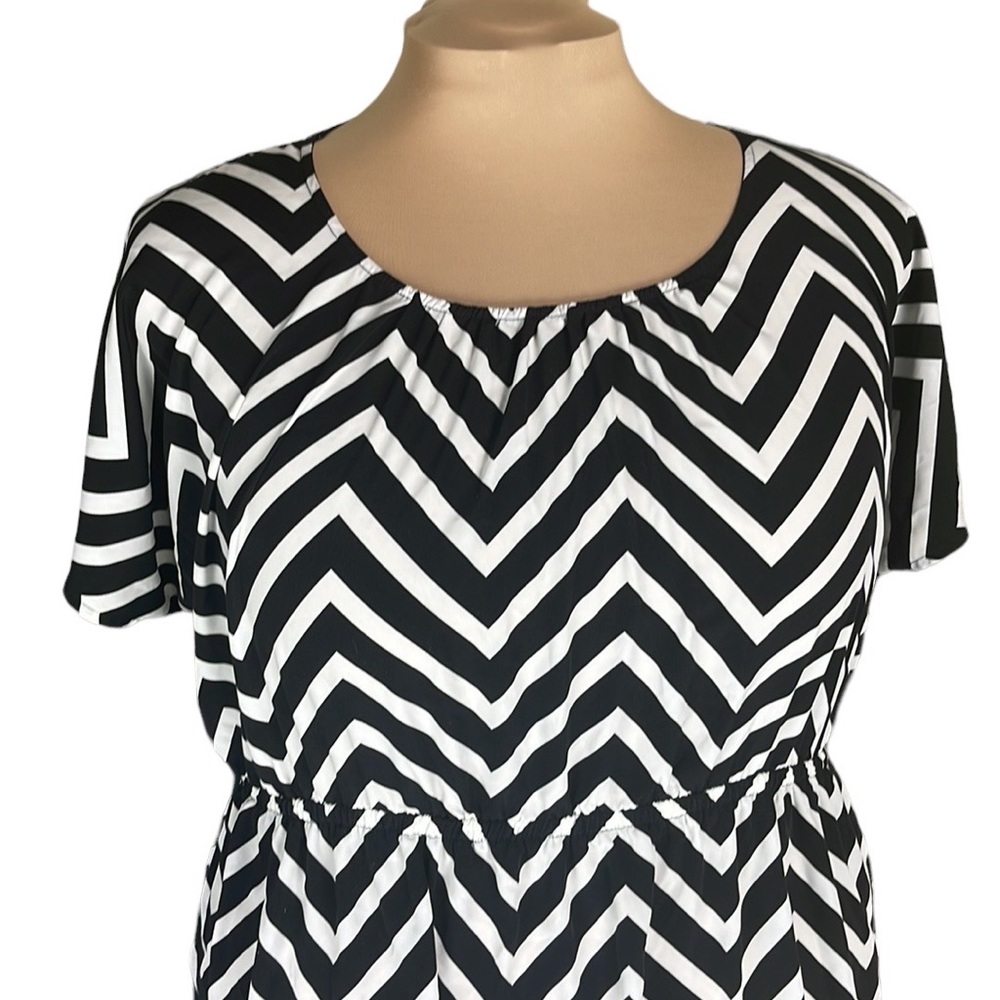 Lane Bryant black white chevron pattern tunic/dress size 22/24 with open back